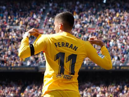 Ferran Torres celebra el gol del FC Barcelona, este domingo en el Camp Nou.