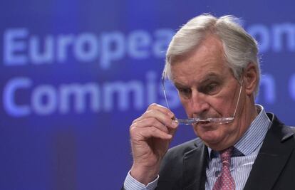 El negociador jefe de la Comisión Europea para el "brexit", Michel Barnier, presenta su mandato de negociación. EFE/Olivier Hoslet