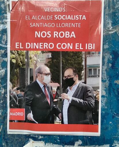 Cartel contra el PSOE de Leganés en el que se ve al exlíder del grupo parlamentario Ángel Gabilondo y al alcalde, Santiago Llorente.