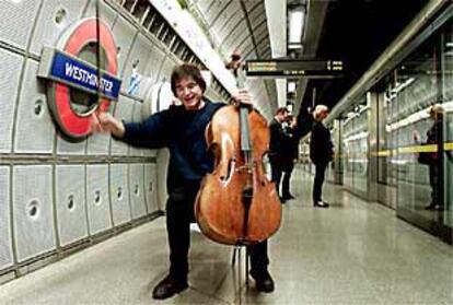 Julian Lloyd Webber, el primer músico ambulante del metro de Londres.