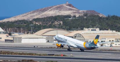 Un Airbus de la filial escandinava de Thomas Cook despega de Gran Canaria. 