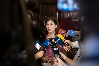 La portavoz de ERC, Marta Vilalta, este martes, en unas declaraciones een el Parlament.