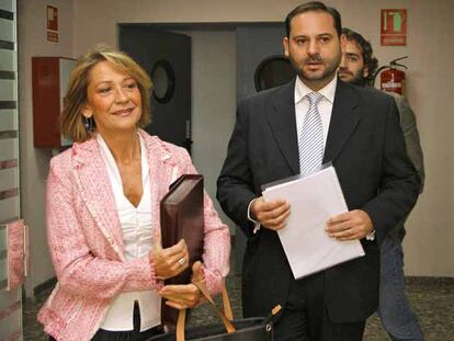 Inmaculada Rodríguez Piñero y José Luis Ábalos, ayer, en Valencia.