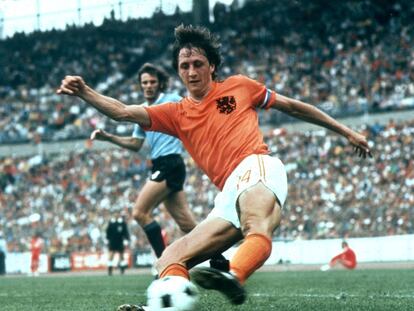 Johan Cruijff durant un partit amb la selecció holandesa a Hannover, 1974.