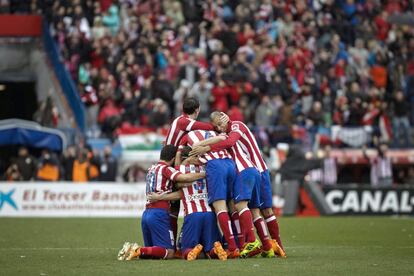 Los jugadores del Atlético de Madrid celebran el 2 a 1