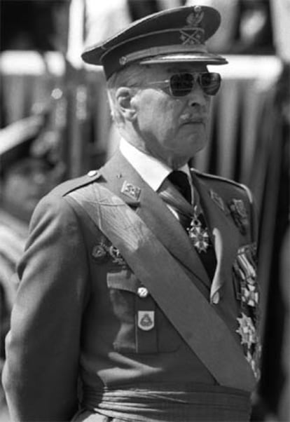 El teniente general José Gabeiras, durante el desfile de las Fuerzas Armadas en 1981.