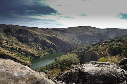 Vista de la Peña del Fraile en la localidad zamorana de Villar del Buey.