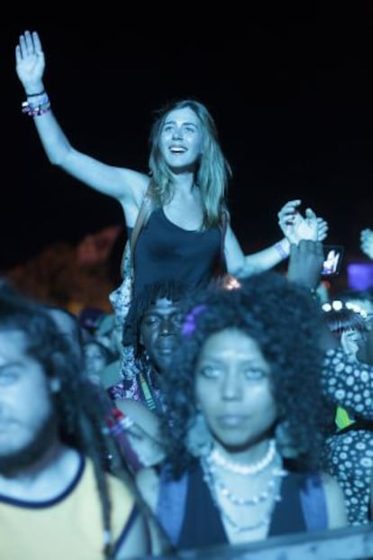 Espectadores de los conciertos de la noche del sábado en el festival Rototom.