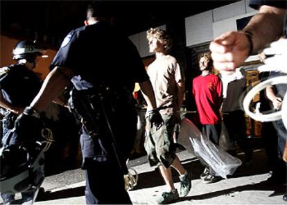 Más de 900 personas han sido detenidas en enfrentamientos con la policía registrados cuando centenares de manifestantes intentaban acerarse al Madison Square Garden, donde los republicanos celebran la convención.