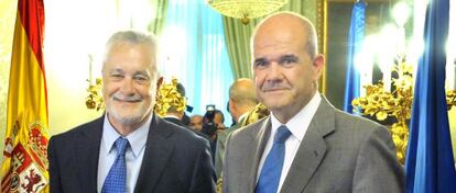 El presidente de la Junta, José Antonio Griñán (izquierda), junto a su predecesor Manuel Chaves. 