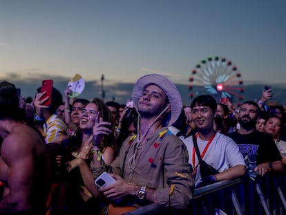 Ambiente durante la tercera jornada del festival Mad Cool 2023, a 7 de julio de 2023, en Madrid