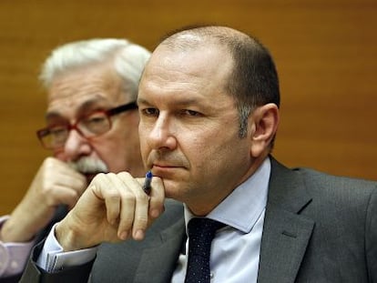 El director del Instituto Valenciano de Finanzas, Enrique Montes, este martes en la Comisión de Economía de las Cortes Valencianas.