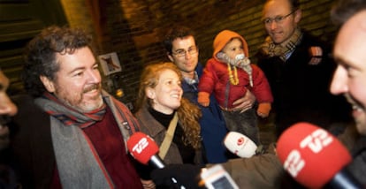 Juan López de Uralde y Nora Christiansen tras ser puestos en libertad por la justicia danesa.