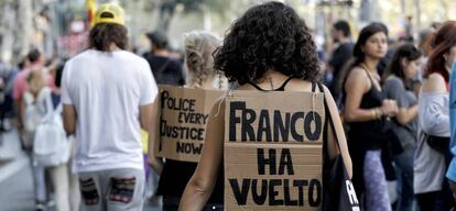 Huelga general en Cataluña. Manifestación por el Paseo de Gracia.