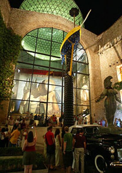 El Teatro-Museo Dalí de Figueres abre de diez a una de la noche.