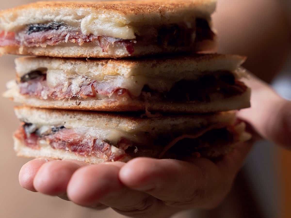 Cinco bikinis fáciles de hacer, que resuelven un desayuno o una cena