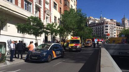 Policia i ambulàncies en el lloc del succés.