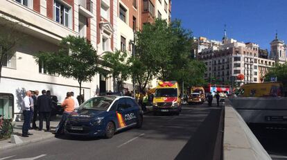 Policia i ambulàncies en el lloc del succés.