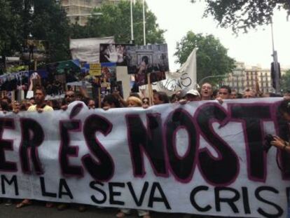 Miles de 'indignados' se concentran en el centro de Barcelona