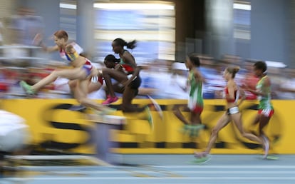 Carrera de los 3.000 m obstáculos femeninos.