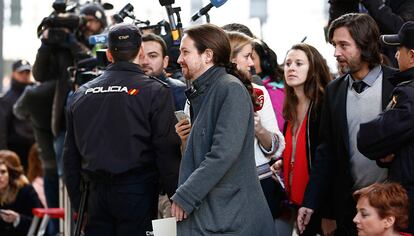 El líder de Podemos, Pablo Iglesias, a su llegada al Congreso de los Diputados.