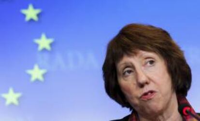 La jefa de la diplomacia de la Unión Europea (UE), Catherine Ashton, durante una rueda de prensa celebrada tras el Consejo de Ministros de Exteriores de la UE en Luxemburgo. EFE/Archivo