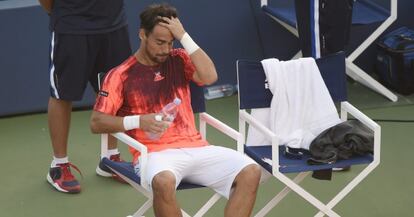 Fognini se lamenta durante un descanso.