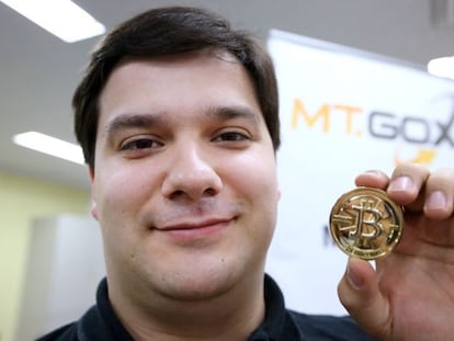 Un operador de Bitcoin en la sede de MT.Gox
