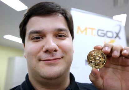 Un operador de Bitcoin en la sede de MT.Gox