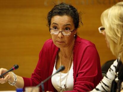 La secretaria autonómica de Autonomía Personal y Dependencia, Manuela García, en las Cortes.