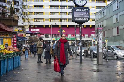 La profesora Riem Spielhaus camina por Kreuzberg, un barrio con una amplia comunidad musulmana.