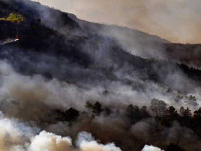 Medios a&eacute;reos en la extinci&oacute;n de un incendio en el t&eacute;rmino municipal de Chulilla.