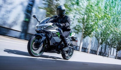 Moto Kawasaki electrica