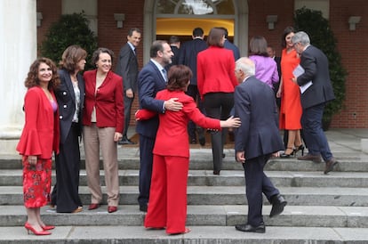 Foto de familia con nuevo Ejecutivo tras la primera reunión del Consejo de Ministros en La Moncloa,