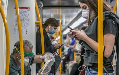 Subway commuters inside the Madrid Metro on June 20.