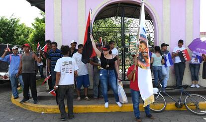 Simpatizantes del Frente Sandinista en Niquinohomo se manifiestan contra la imposici&oacute;n de candidatos para las elecciones municipales de noviembre.