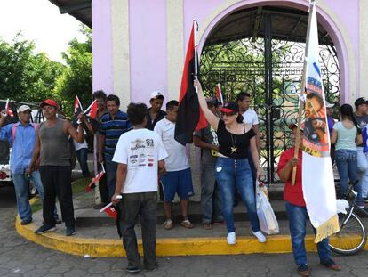 Simpatizantes del Frente Sandinista en Niquinohomo se manifiestan contra la imposici&oacute;n de candidatos para las elecciones municipales de noviembre.