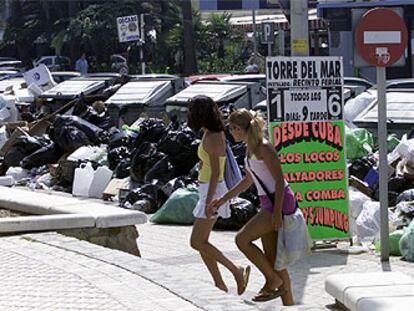 300 toneladas de basura inundan Vélez-Málaga el cuarto día de huelga