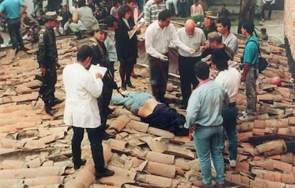 Police view the body of Pablo Escobar after he was gunned down by Colombian authorities in 1993.