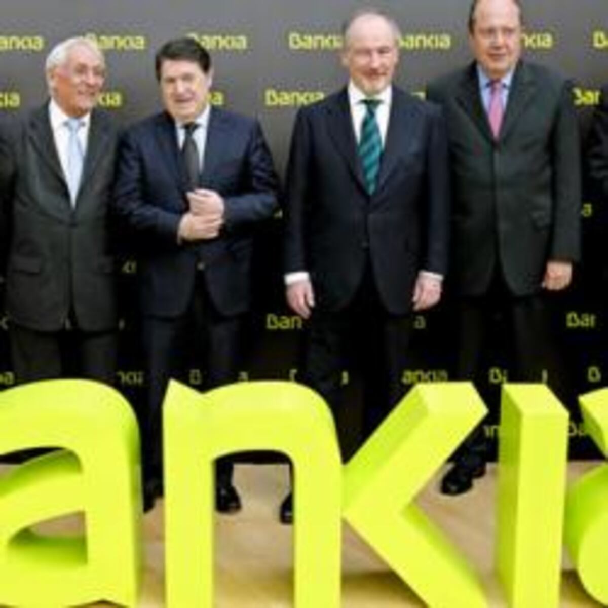 Bankia contrata a las entidades que la sacarán a Bolsa | Empresas ...