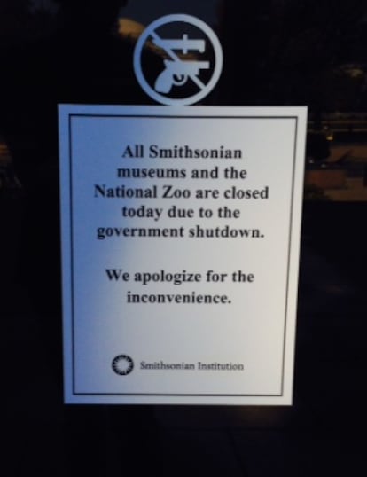 Mensaje en la puerta de todos los museos públicos de Washington.