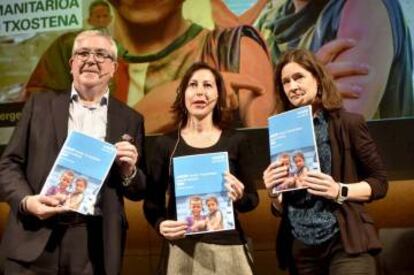 El presidente del Unicef País Vasco, Isidro Elezgarai, la directora adjunta de Emergencias de Unicef Internacional, Meritxell Relaño, y la responsable  del comité español, Blanca Carazo.