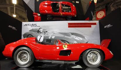 Este Ferrari contribuyó a la victoria de la escudería en el título de constructores 1957, y en el circuito de Le Mans realizó la vuelta más rápida del circuito ese año, con un récord de velocidad por encima de los 200 kilómetros por hora