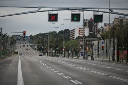 L'avinguda Diagonal de Barcelona, pràcticament buida. 