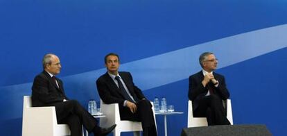 El presidente de la Generalitat, José Montilla, junto con el presidente del Gobierno y el ministro de Fomento, José Blanco