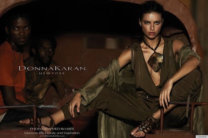 Imagen de la campaña de primavera 2012 de Donna Karan, con Adriana Lima como protagonista. <a href="http://www.elpais.com/fotografia/gente/tv/Adriana/Lima/causa/polemica/Donna/Karan/elpepigen/20111219elpepuage_11/Ies/" target="_blank">Ver imagen ampliada</a>.