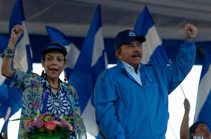 Nicaraguan President Daniel Ortega (r) and his wife and Vice President Rosario Murillo at an election rally in September. 