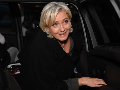 A presidente da Frente Nacional (FN), Marine Le Pen, chega a uma convenção, na terça-feira, em Paris.