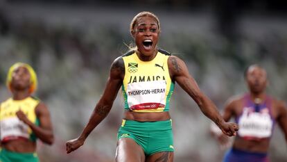 La jamaicana Elaine Thompson-Herah retuvo su corona olímpica de 100 metros con la segunda mejor marca de la historia (10.61 segundos) al frente de un triplete jamaicano que completaron Shelly-Ann Fraser-Pryce (10.74) y Shericka Jackson (10.76).