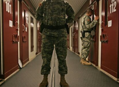 Militares vigilan la zona de máxima seguridad en Guantánamo